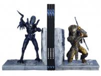 Alien vs Predator Limited Edition Bookends by Diamond Select