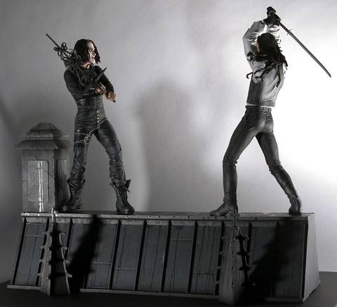 The Crow Eric Draven Rooftop Battle Box Set by NECA
